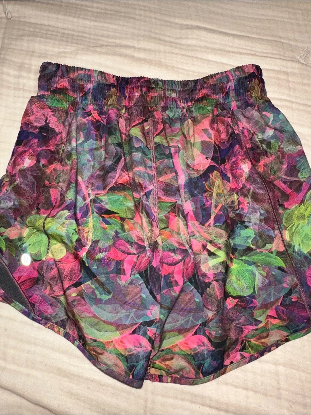Lululemon Hotty Hot High-Rise Lined Shorts size 4